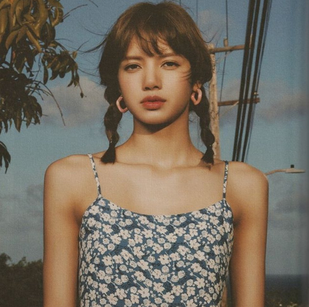 lisa广告照曝光,穿吊带暴露真实身材,肩宽骨架大:看上去好man_高清