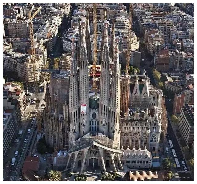 盖了136年终于要完工！结果被曝是“违章建筑”，罚款近3亿元休闲区蓝鸢梦想 - Www.slyday.coM