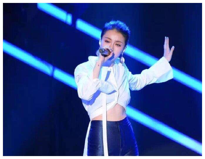 她因参加《中国好声音》走红,嫁给爱奇艺副总裁,如今成人生赢家