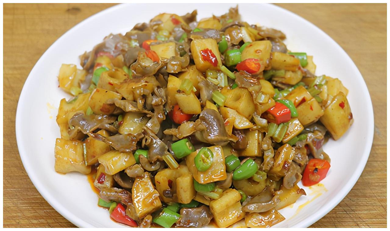 天凉,爱上这道火辣辣的下饭菜,小炒鸡胗,脆嫩爽口无腥味
