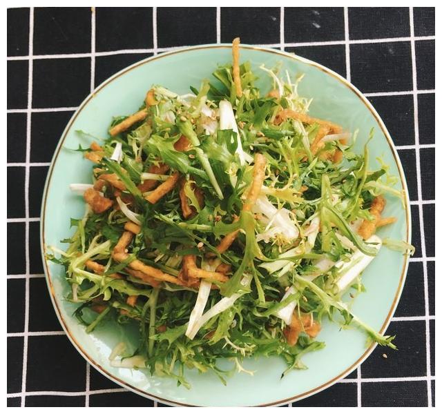 清淡刮油菜谱苦菊拌馓子做法简单健康营养油腻不能吃太多