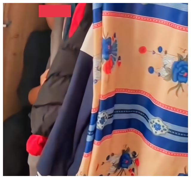 “他来修水龙头”,男子躲衣柜被女子丈夫发现,妻子抱娃淡定解释休闲区蓝鸢梦想 - Www.slyday.coM “他来修水龙头”,男子躲衣柜被女子丈夫发现,妻子抱娃淡定解释休闲区蓝鸢梦想 - Www.slyday.coM