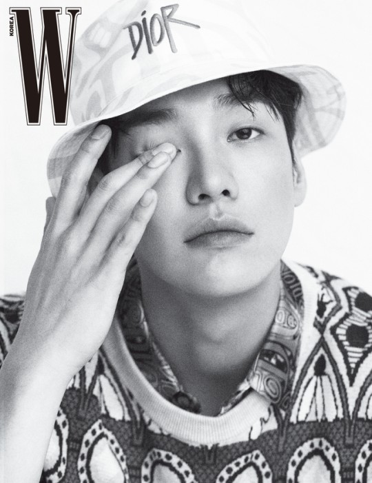 韩国艺人金英光拍时尚杂志写真