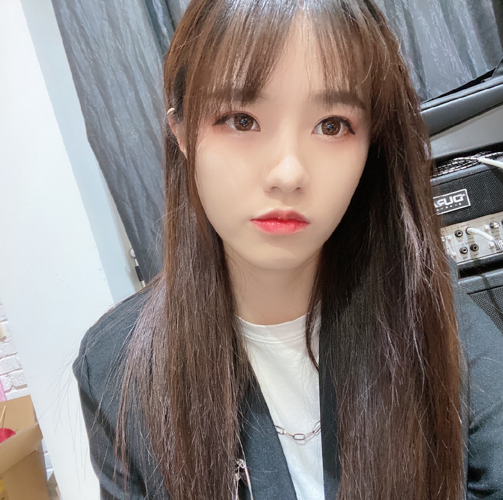 可爱美少女bej48-柏欣妤迷人美照欣赏_高清图集_新浪网