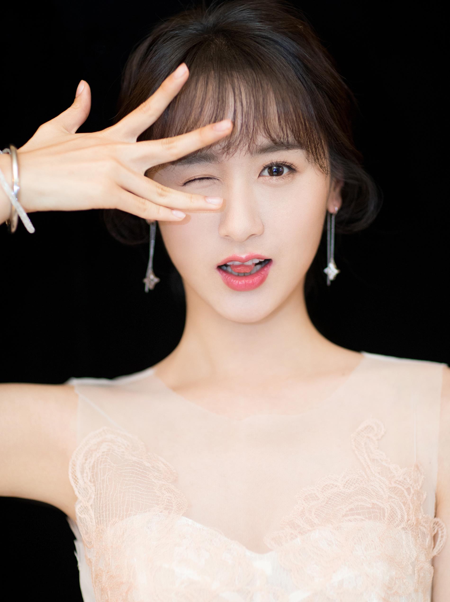 女神袁冰妍:第4099期时尚潮流穿搭美图