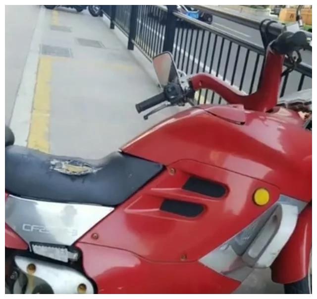 "无极变速"的春风250摩托车,落地1.4万,排量250cc,少有人识