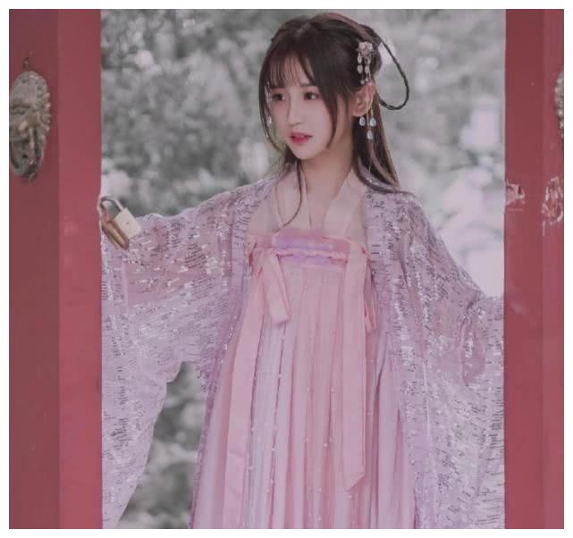 女生穿汉服不会搭配鞋?多看看杨清柠的汉服照吧,网友:神搭配!