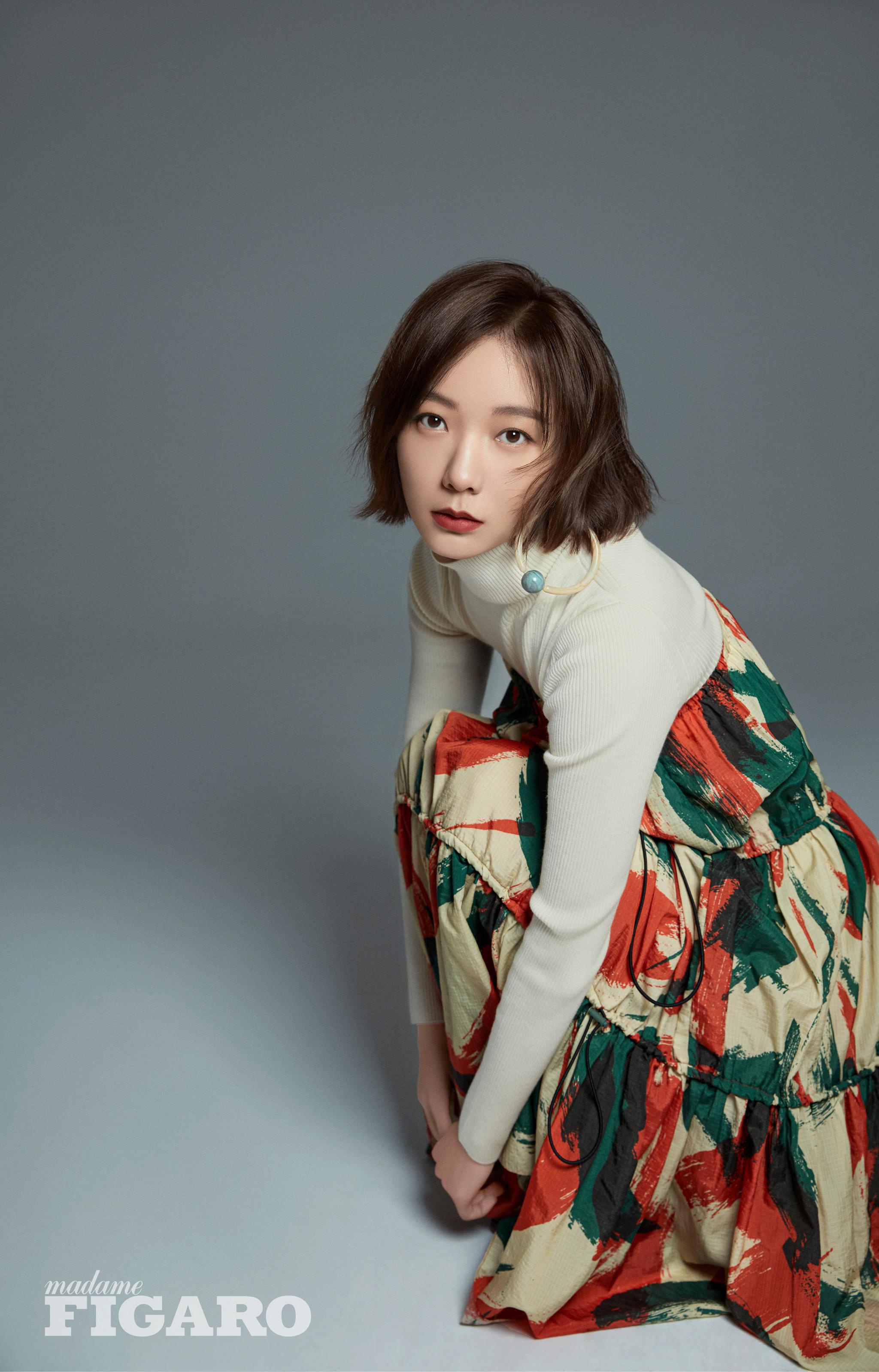 王珞丹登杂志闭年刊封面 破译自然彰显女性之美
