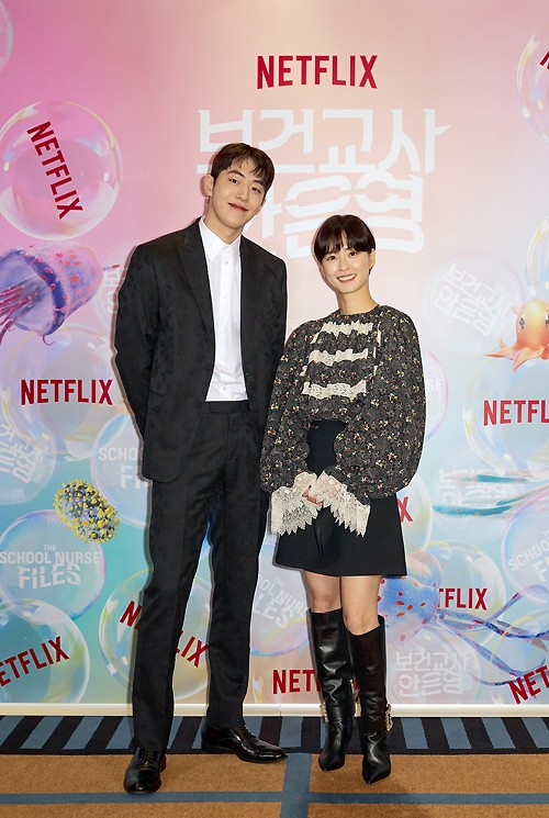 郑裕美南柱赫等出席netflix《灵能教师安恩英》发布会