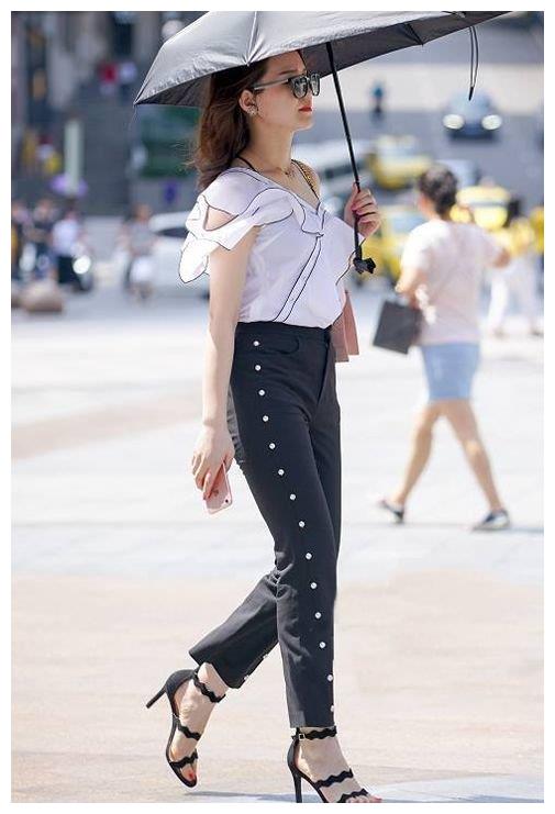 小姐姐散发迷人的优雅韵味,很有小女人的味道