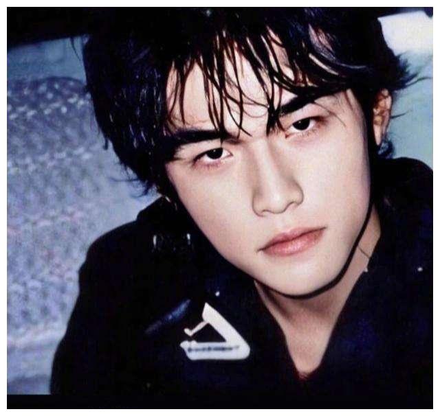 周杰伦晒20年前旧照网友被帅哭了婚前婚后差别真的挺大