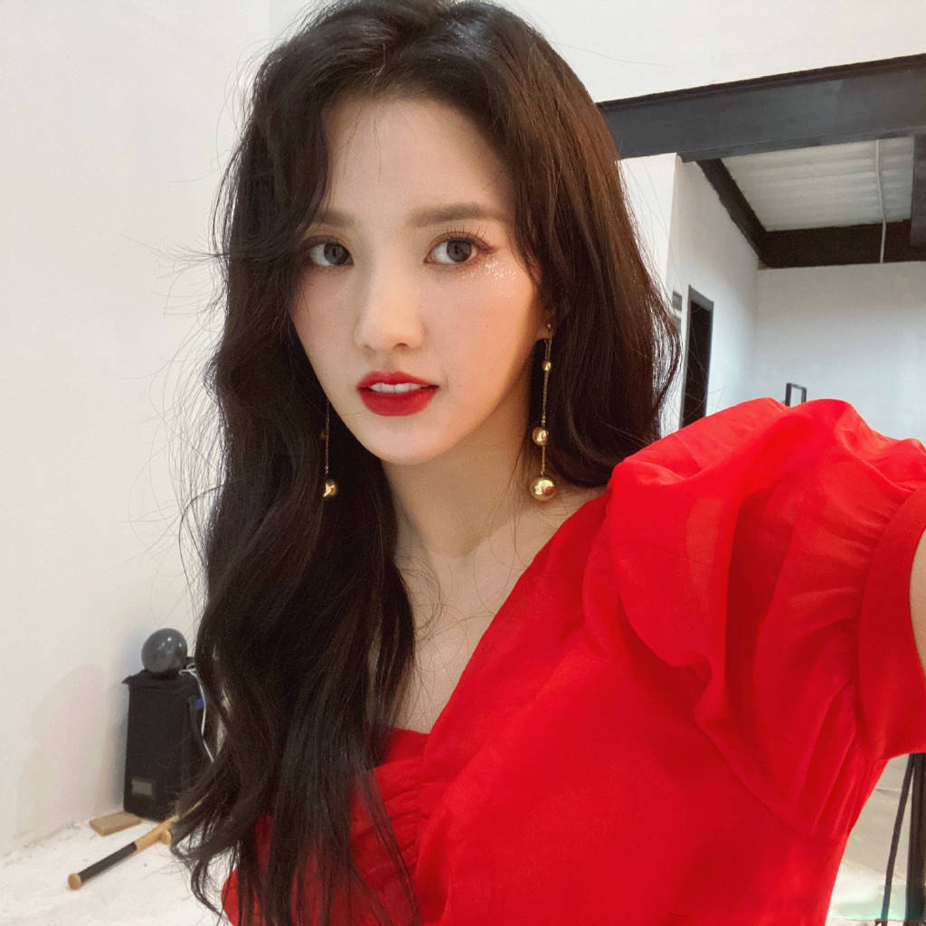 慵懒的长卷发也是女团选手们热衷的发型之一,谁不喜欢呢?