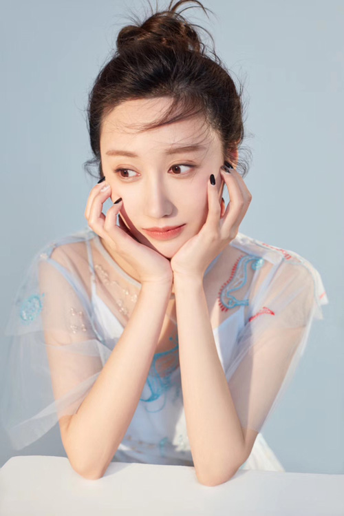 有翡正式杀青新生代演员李纯洱新角色灵雨备受关注