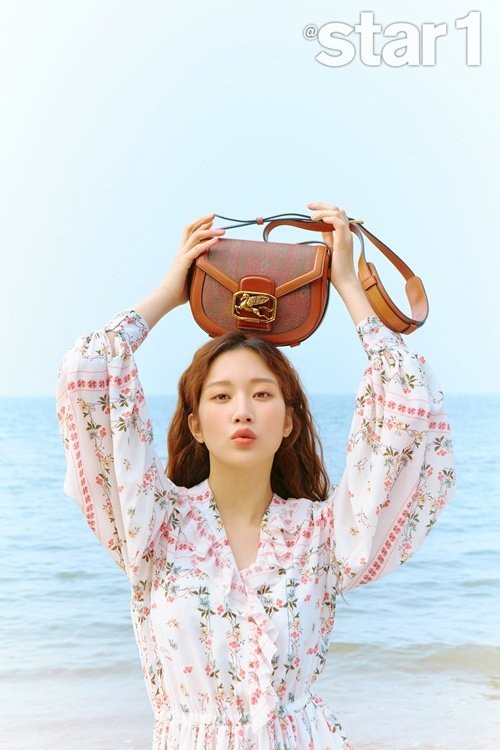 韩女星文佳英最新杂志写真 海边提前过夏天|文佳英|杂志|韩国女艺人