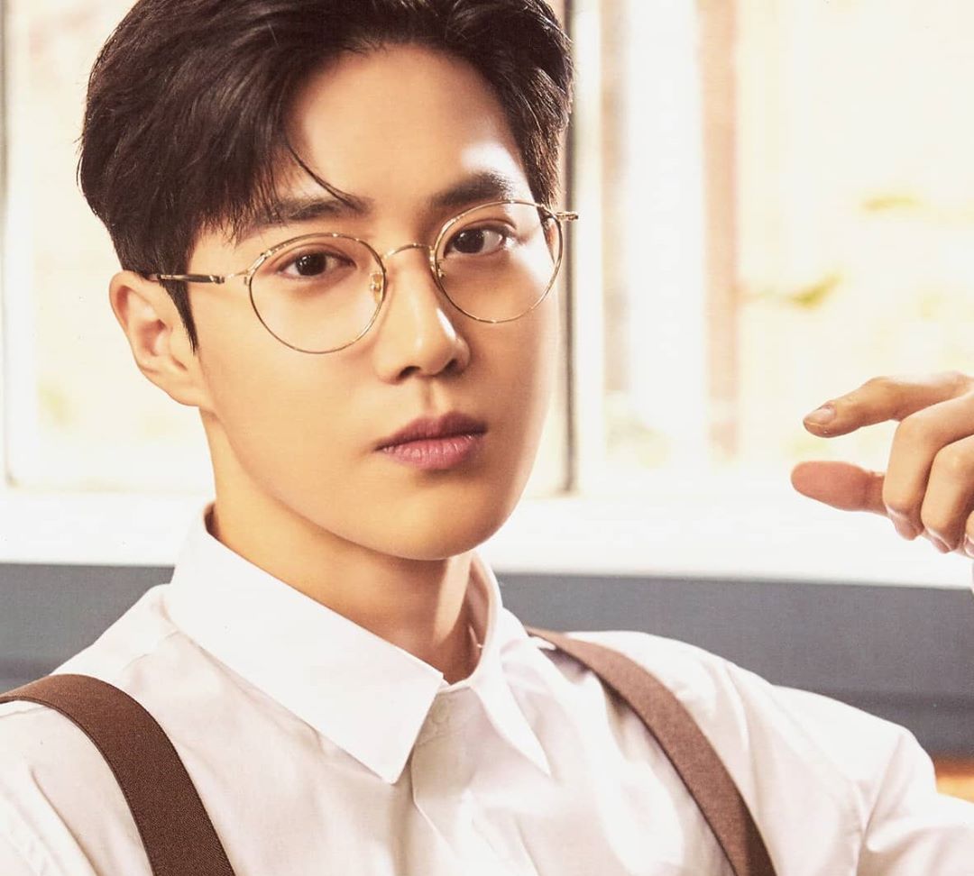 exo队长金俊勉用白衬衫搭配多种男友造型,你最喜欢哪一套!