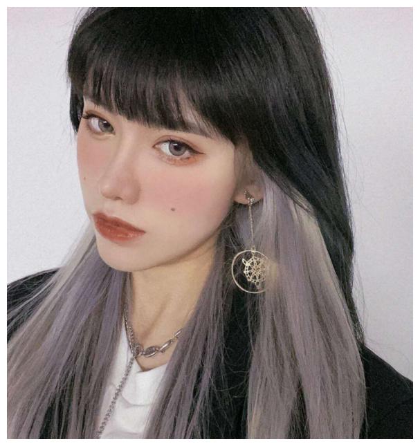 今年很火的挂耳染发来了个性又时髦瞬间变身潮流达人