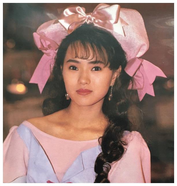 53岁伊能静晒美照翻车照片疑似p图太过美颜也盖不住老态