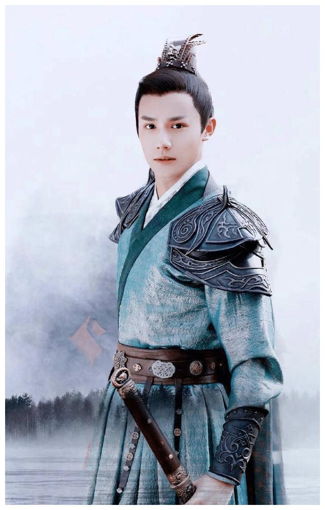 郑业成长相清秀,古装造型格外帅气!