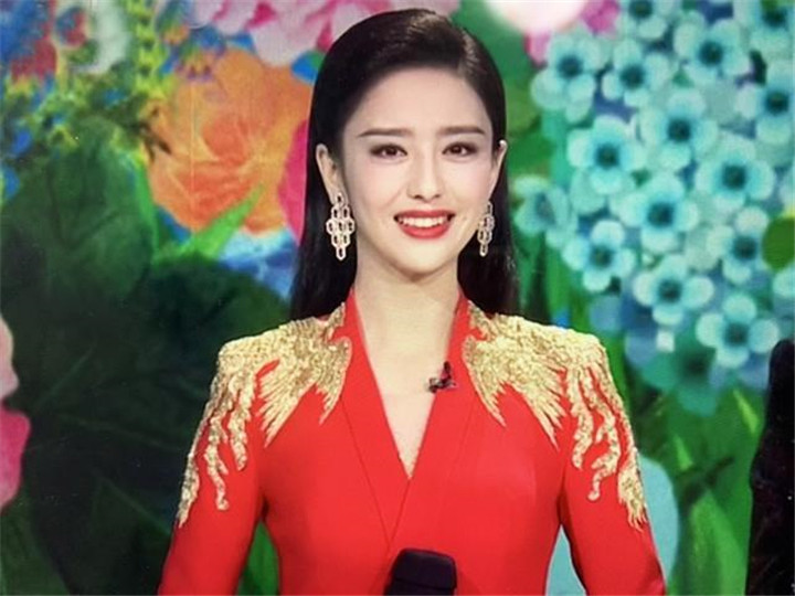 央视女主持人的门槛,难道已经这么低了吗?连女演员都能主持!
