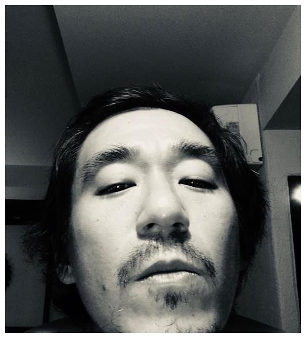 三十而已童瑶捡漏演女一前任张默近照憔悴无戏可拍在泰国