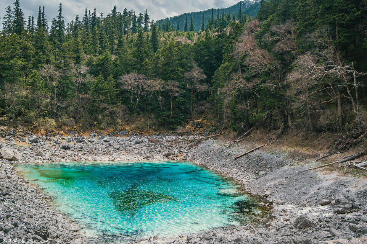 探访震后疫后的九寨沟:则查洼沟景点恢复情况及散客旅行攻略