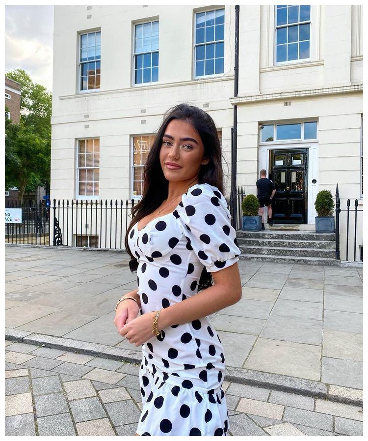 有着古铜色皮肤的美女roxanarosu,晒得很黑,黑得很美