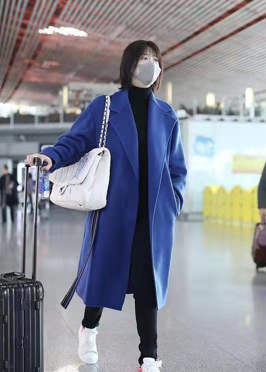 别把大衣想得太死板看看蒋欣的穿搭技巧大衣也能高级洋气