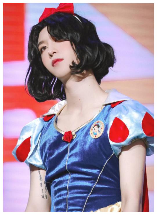 女装大佬哪家强王俊凯贺峻霖不算啥看到他怕是女生都要自闭