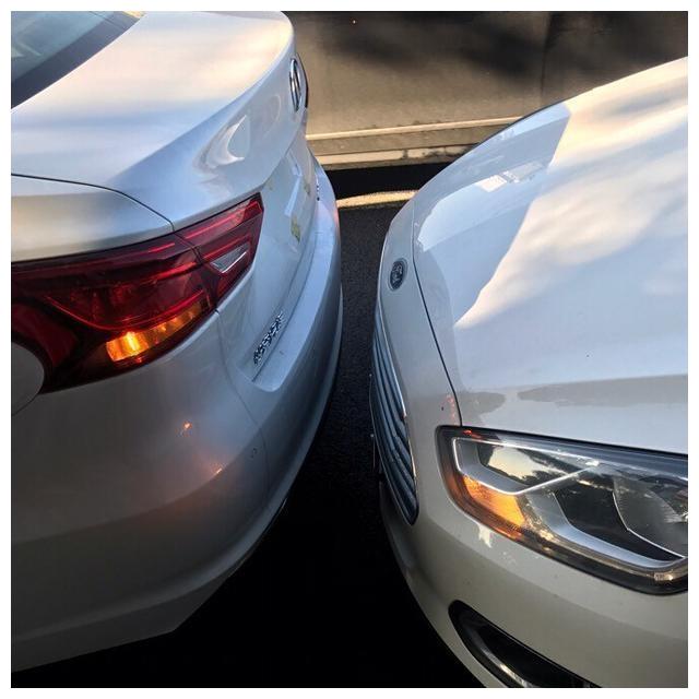 一辆国产车被两辆日系车前后夹击 睿骋cc车主知道车买对了