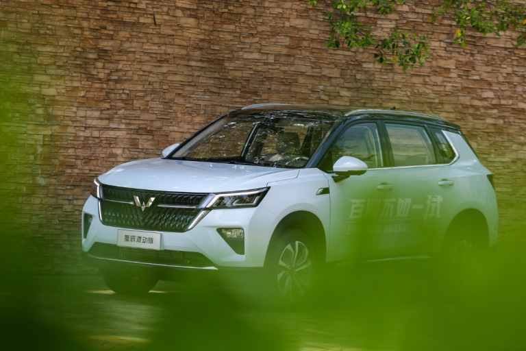 10万级混动suv怎么选五菱星辰大空间高配置诚意满满