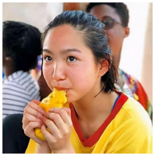 任达华15岁女儿长腿逆天,美貌不输明星,他却不准女儿进娱乐圈