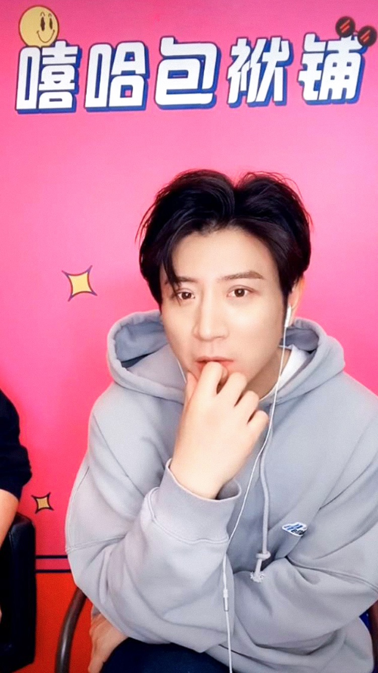 高晓攀直播用相声发声希望搜索词领跑正能量