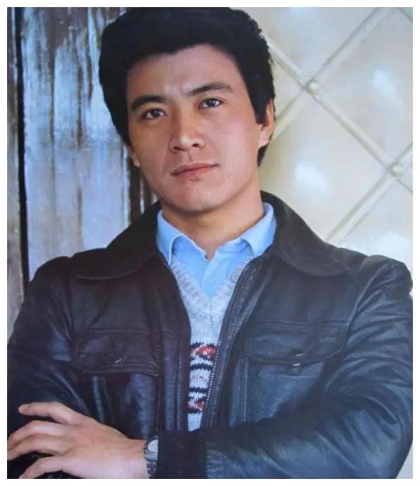 周里京:因妻子遇害息影后,又被父亲告上法庭,今66岁近况如何?|周里京|傅春英|张巍_新浪新闻