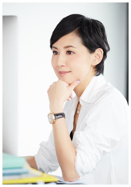 东方卫视主持人王津元,嫁上海富豪郭广昌,今49岁生3娃好幸福|王津