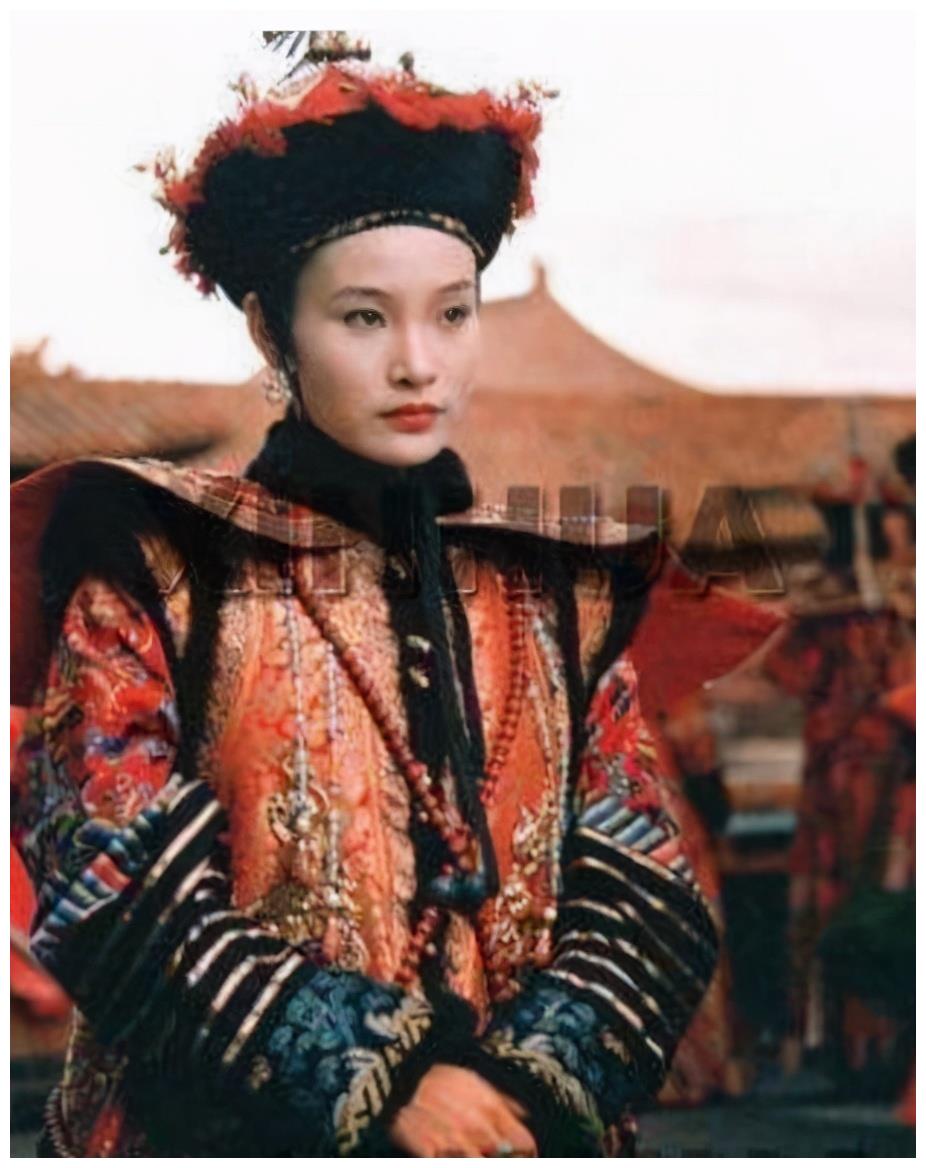 《末代皇帝》意外拍摄事故:"小皇帝"一急将陈冲内外衣扯了下来__财经