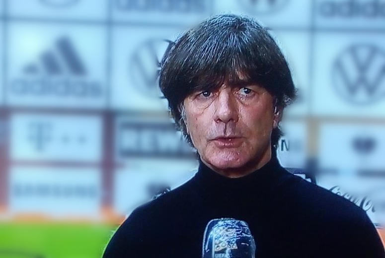 勒夫对球员的表现非常失望!解说怒斥没有还手之力,媒体争相报道