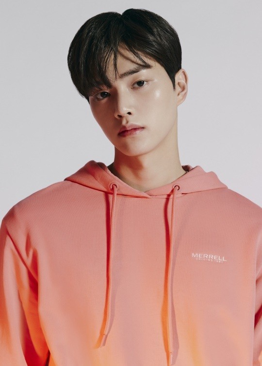 韩国艺人宋康拍品牌最新宣传照 形象运动健康