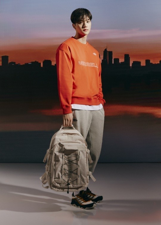 韩国艺人宋康拍品牌最新宣传照 形象运动健康