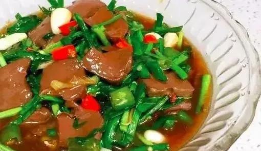 粉丝汤,但是其实这鸭血还可以做别的美味,我们今天就来做一道韭菜鸭血