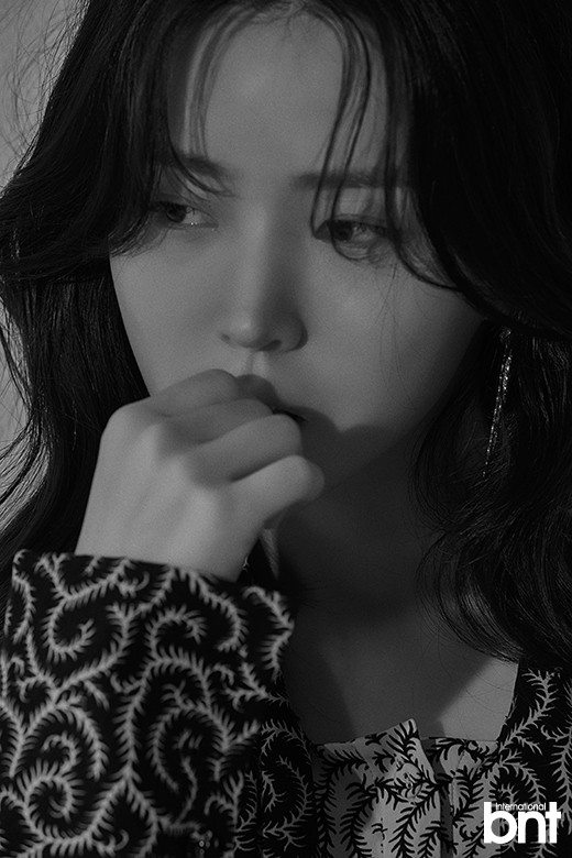 韩国女艺人金智恩最新杂志写真曝光|杂志|金智恩|韩国女艺人_新浪新闻