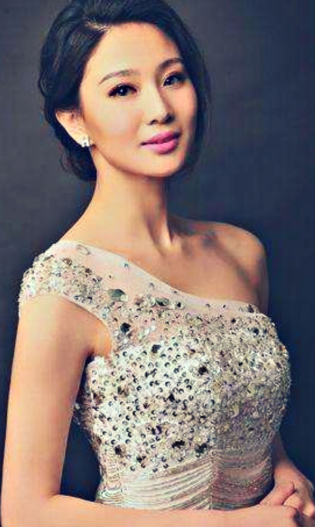 侯梦莎唯美时尚写真照,气质优雅,温婉可人