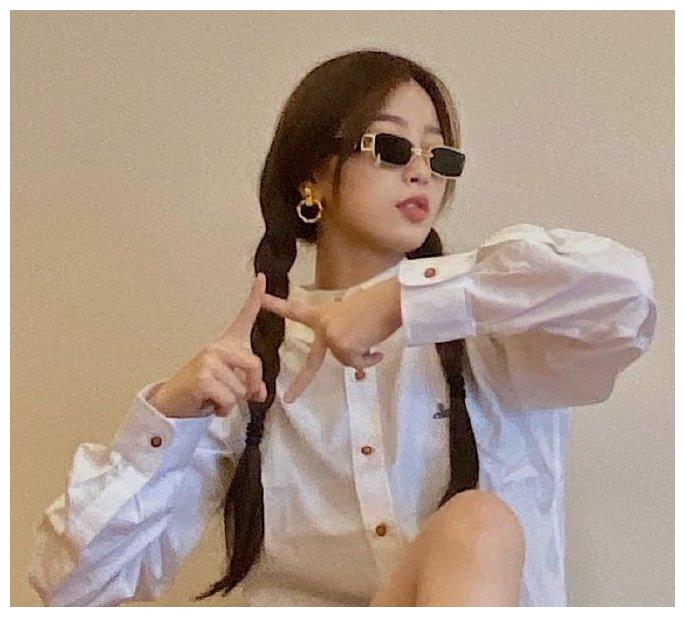 the9成团30天组合全员集体换头像:对镜比统一手势团魂满满