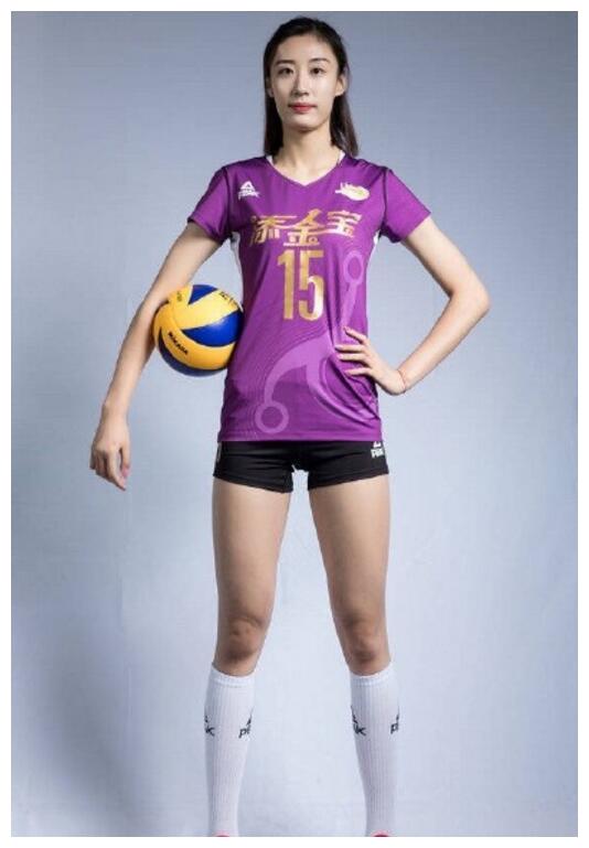 现在称李盈莹中国女排的救世主,有点言过其实.