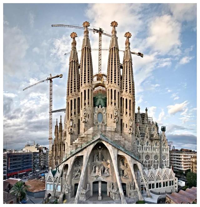 盖了136年终于要完工！结果被曝是“违章建筑”，罚款近3亿元休闲区蓝鸢梦想 - Www.slyday.coM