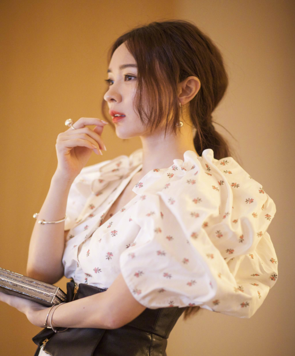 霍思燕被杜江宠成公主,纤细美腿堪比18岁少女,幸福是能看出来的休闲区蓝鸢梦想 - Www.slyday.coM 霍思燕被杜江宠成公主,纤细美腿堪比18岁少女,幸福是能看出来的休闲区蓝鸢梦想 - Www.slyday.coM