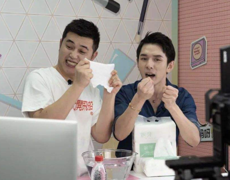 李佳琦首次回应包养传闻，喊话粉丝理性看待，不要相信网上的谣言休闲区蓝鸢梦想 - Www.slyday.coM