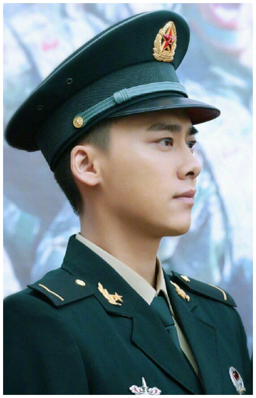 男明星们的超帅军装照你更喜欢谁