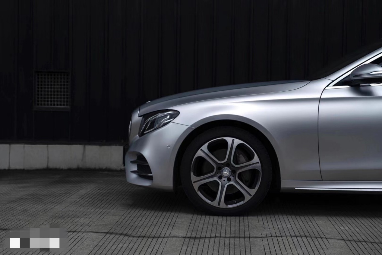 电光金属银的奔驰e300真的是玩转了超酷改色