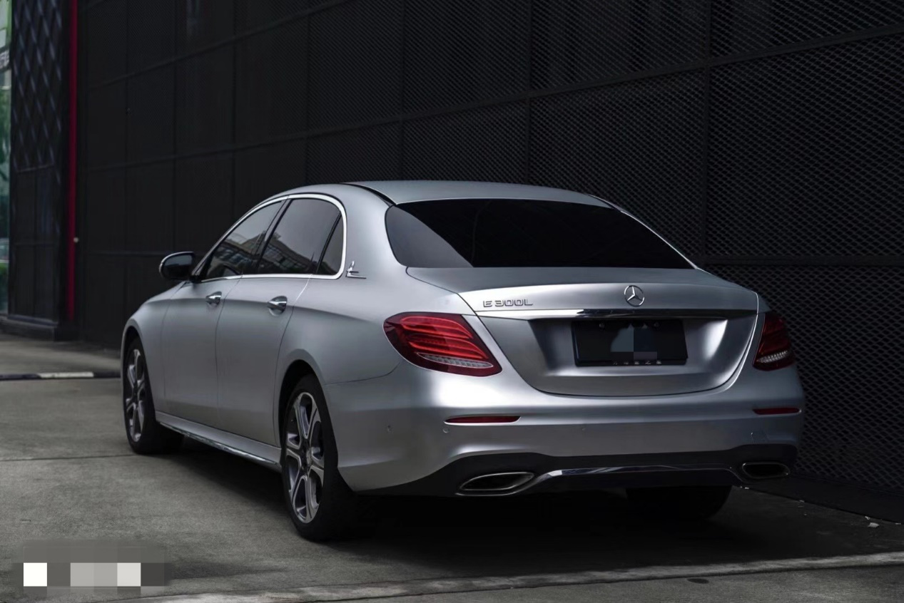 电光金属银的奔驰e300真的是玩转了超酷改色