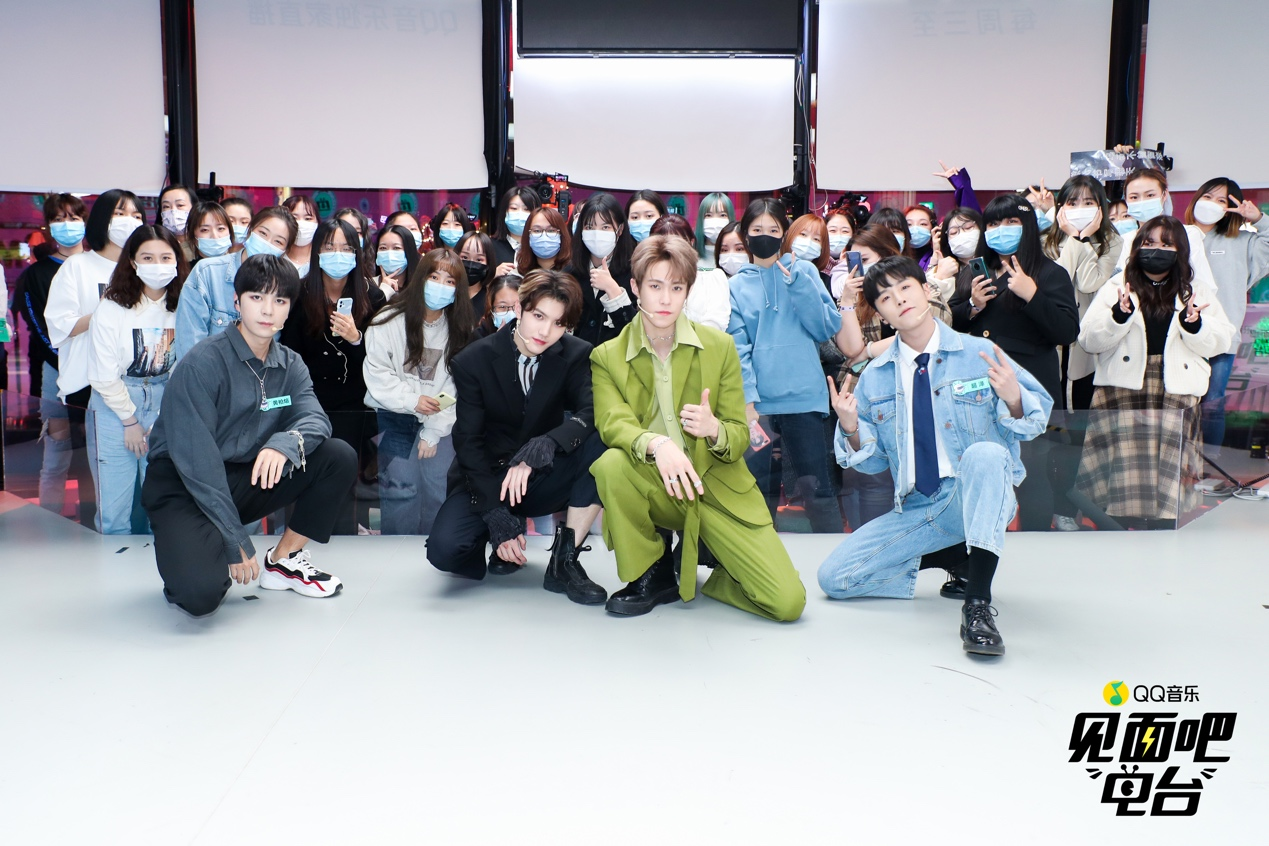 流量偶像做客见面吧电台管栎姚柏南同台竞技争夺电台主打歌